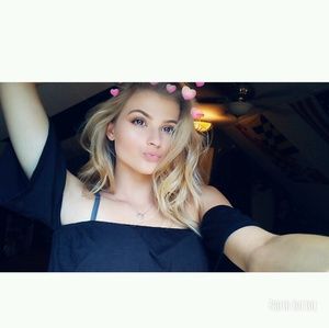 Meet your Posher, Leanna